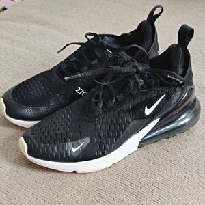 Youth Size 6.5 Nike Black and White Air Max 270 Sneakers, 6.5Y Nike Shoes